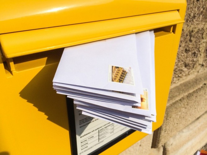 Photo d'une boîte aux lettres et de courriers
