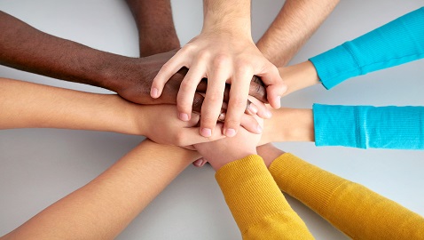 image de mains illustrant la solidarité 