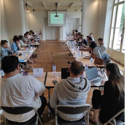 Photo de l'ensemble des participants au travail lors de la journée des CIS
