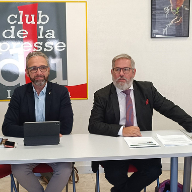 Photo d'illustration avec le Directeur général et le Directeur Adjoint