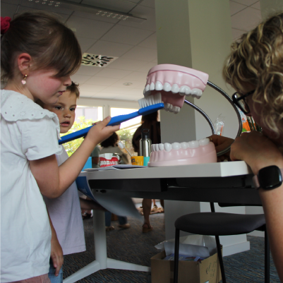 photo stand brossage de dents