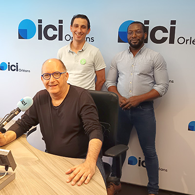 Photo de Pascal Hernandez, Mickaël Riverain et Robert Rochelin, sur le plateau d'Ici Orléans