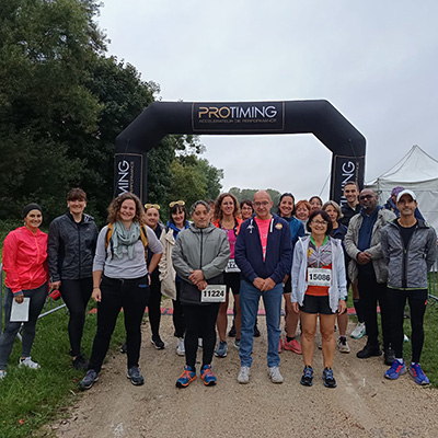 Photo de groupe devant la ligne de départ des Héros en Or