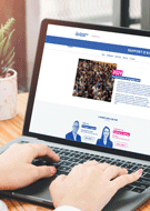 Ordinateur ouvert sur le site web