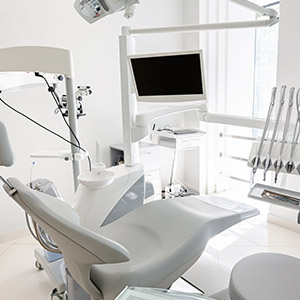 Photo de l'intérieur de la salle de consultation d'un cabinet de dentiste