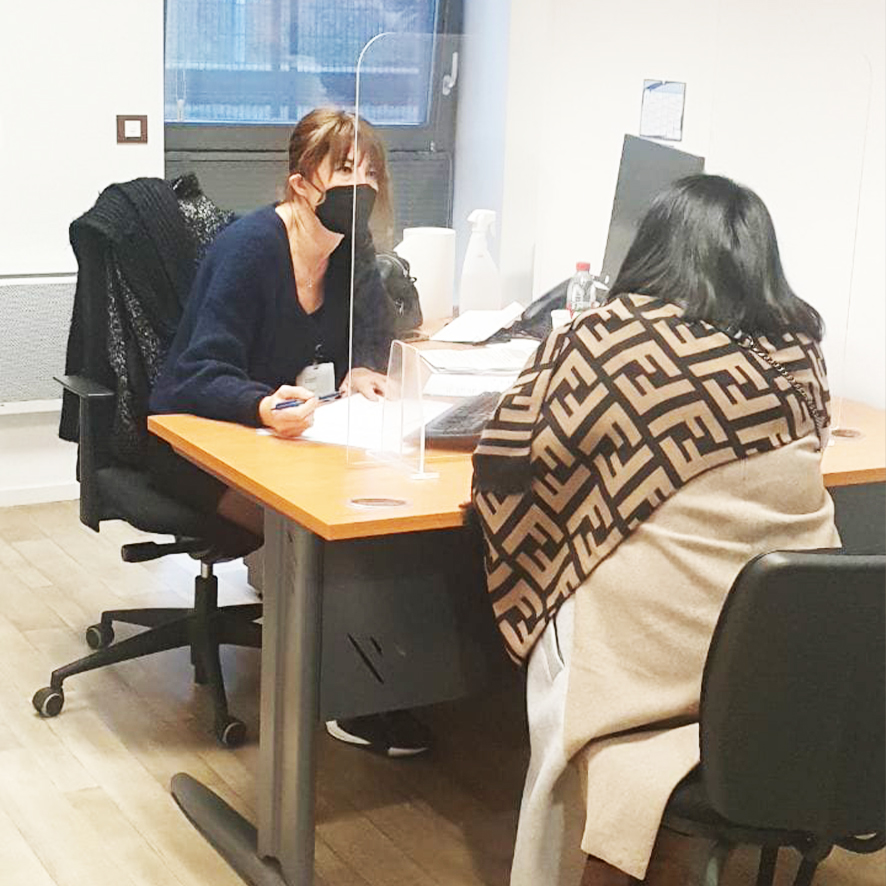 Photo prise lors du Job dating de décembre avec Sandrine Boisson et une canditate.