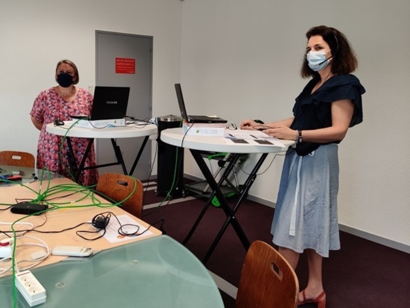 Docteur Anne-Sophie Banaszuk, Médecin Coordonnateur régional du CRCDC, et Hélène Templier, responsable du service Prévention de la CPAM de la Sarthe, en train d'aimer le webinaire le dépistage du cancer du col de l’utérus.