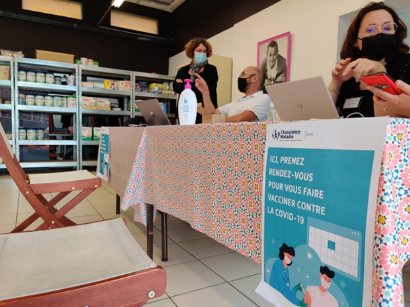 Photo : vaccination aux Restos du Coeur de la Sarthe