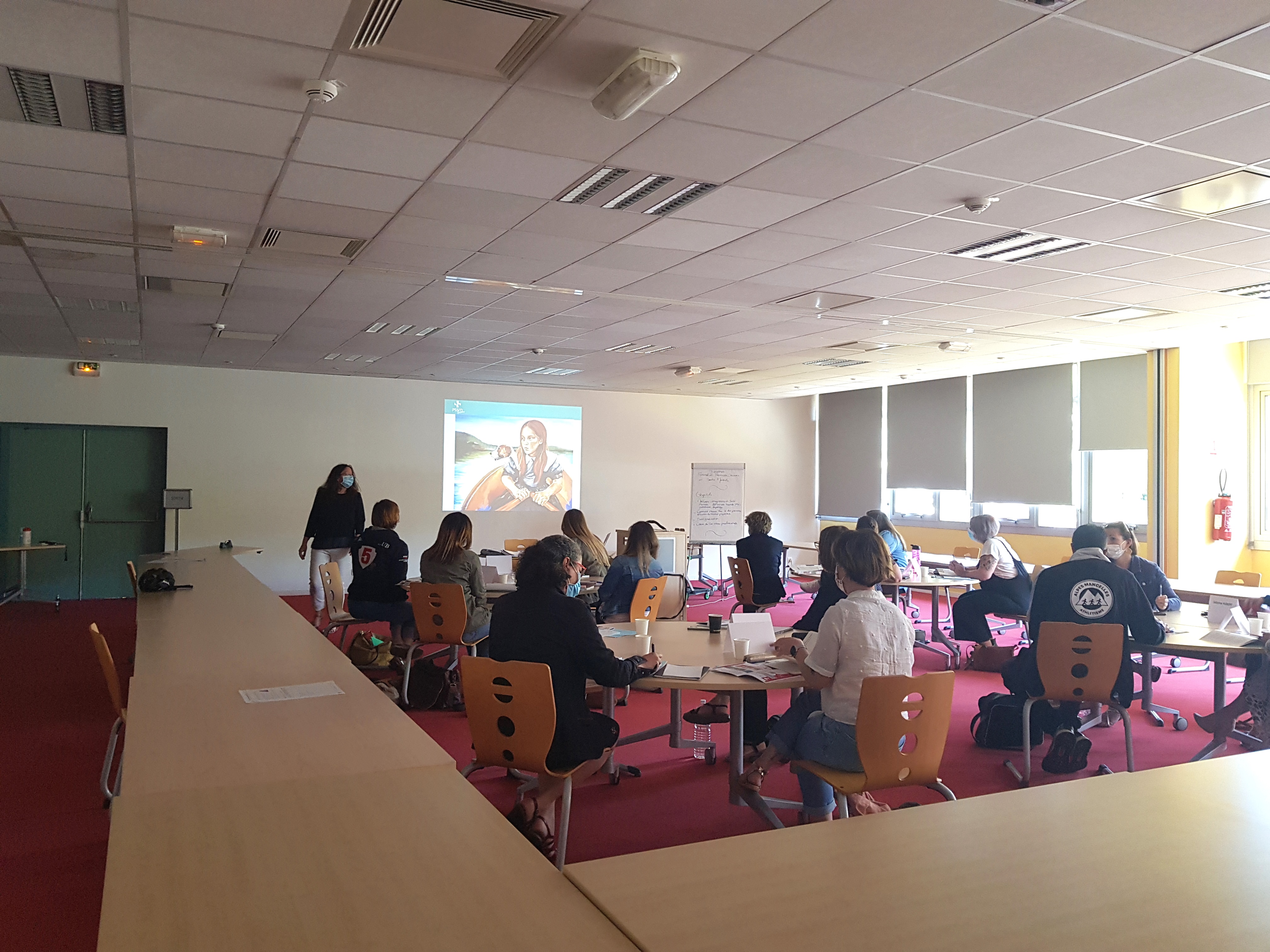 Groupe de personnes en formation Premiers Secours en Santé Mentale (PSSM)