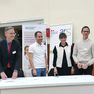 Photo des représentants de la CPTS Anille Braye Loir Bilurien, de l'ARS Pays de la Loire et de la CPAM de la Sarthe