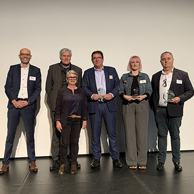 Photo des représentants des partenaires avec leurs trophées Avenir, remis par Le Mans Métropole Habitat