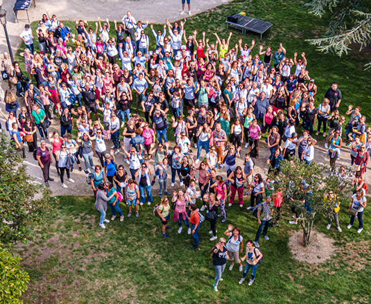 Photo d'équipe de la CPAM de la Savoie vu de haut