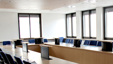 Bureau vide en attente d'une réunion