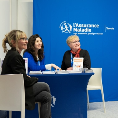 Le stand de l'Assurance Maladie lors du salon CCAS en mars 2025