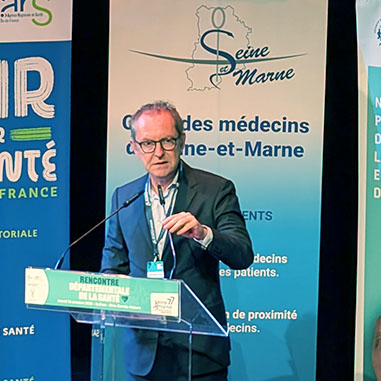 Philippe Bouquet, directeur de la CPAM de Seine-et-Marne, prend la parole lors de la présentation