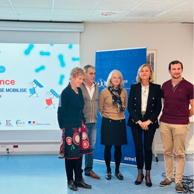 Photo de la conférence de presse sur l'antibiorésistance.